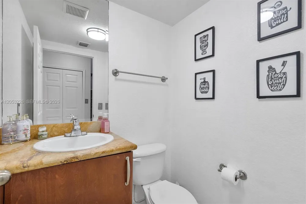 7478 NW 180th Ter Hialeah, FL 33015
