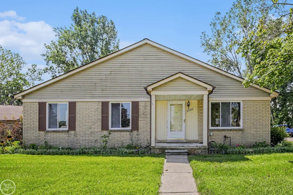 31796 Breezeway Drive Chesterfield Township, MI 48047