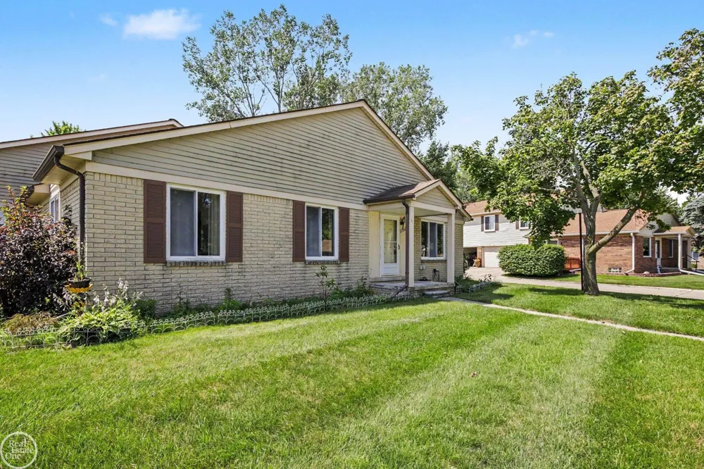 31796 Breezeway Drive Chesterfield Township, MI 48047