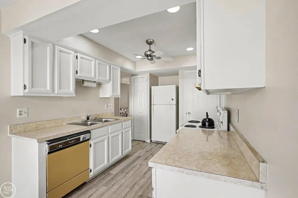 31796 Breezeway Drive Chesterfield Township, MI 48047
