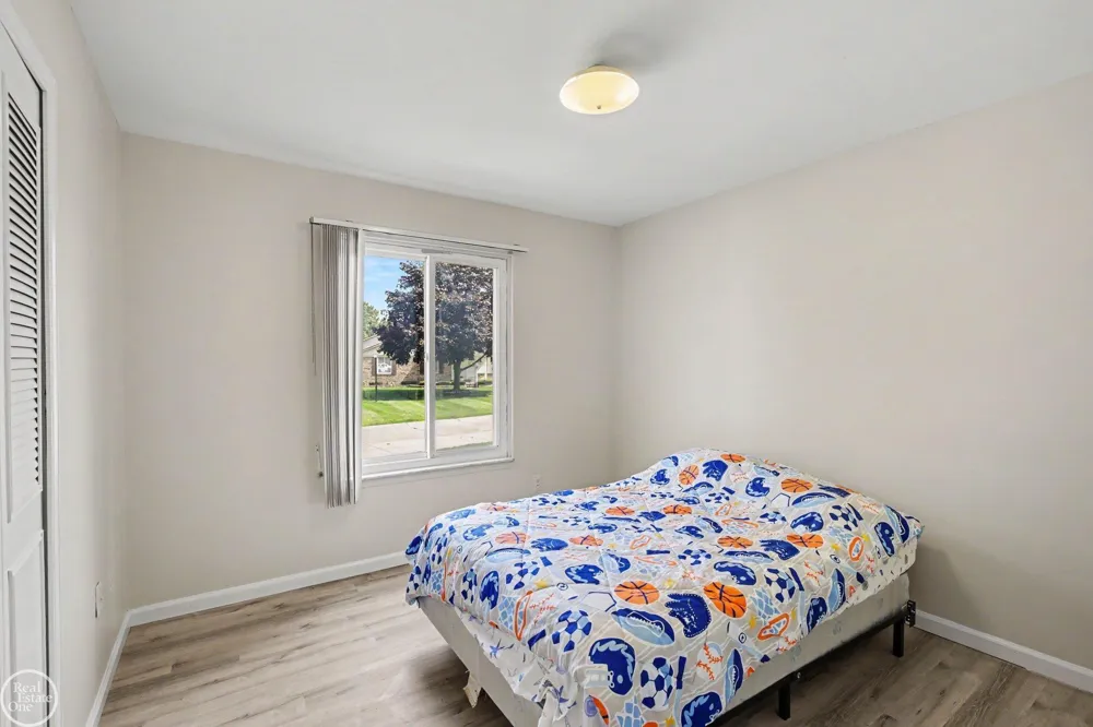 31796 Breezeway Drive Chesterfield Township, MI 48047