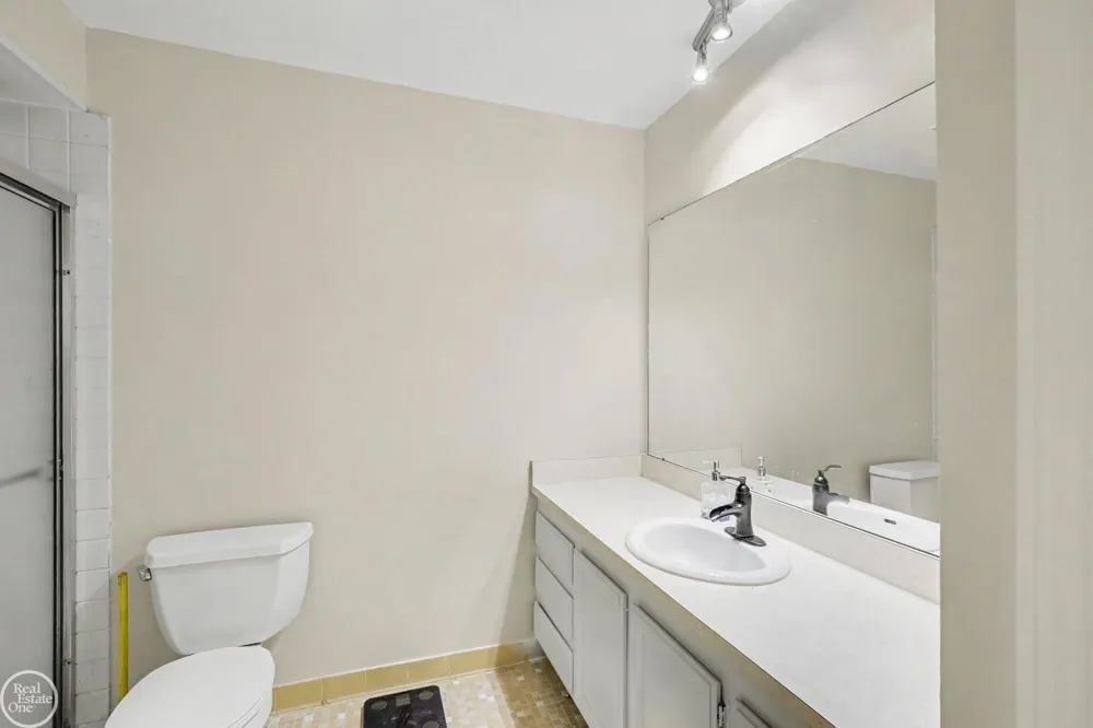 31796 Breezeway Drive Chesterfield Township, MI 48047