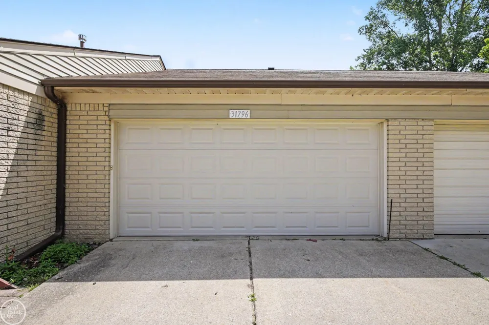 31796 Breezeway Drive Chesterfield Township, MI 48047