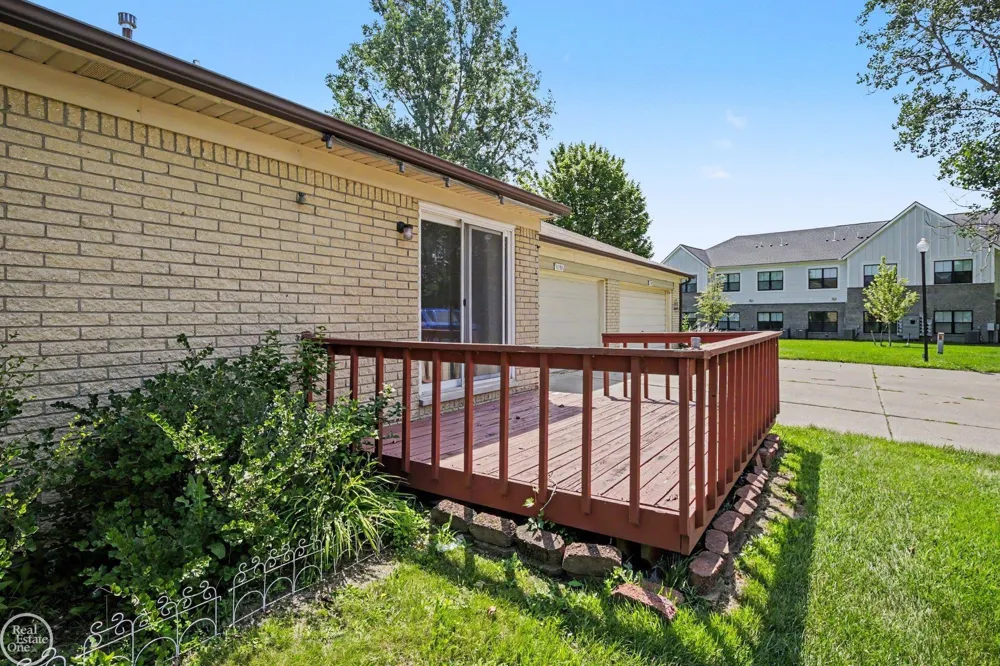 31796 Breezeway Drive Chesterfield Township, MI 48047