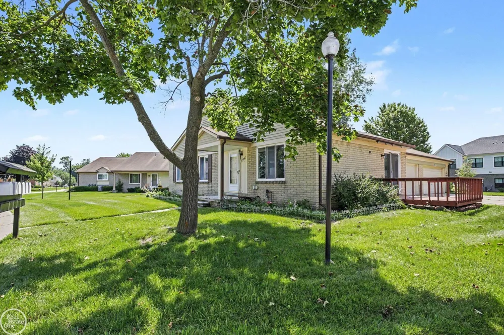 31796 Breezeway Drive Chesterfield Township, MI 48047