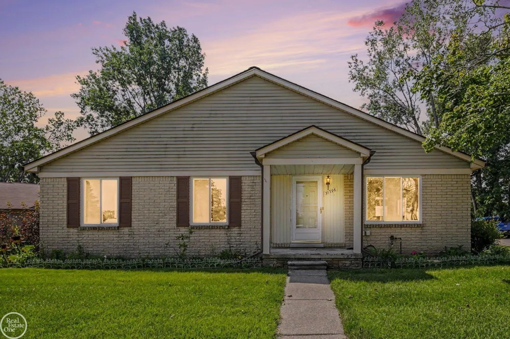 31796 Breezeway Drive Chesterfield Township, MI 48047