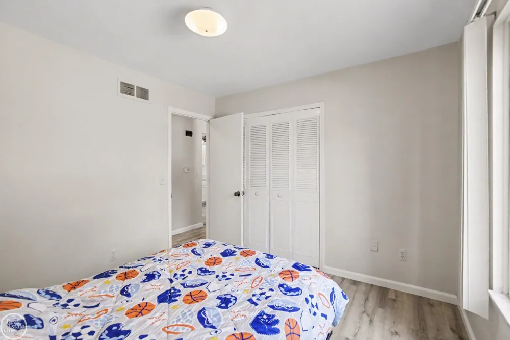 31796 Breezeway Drive Chesterfield Township, MI 48047