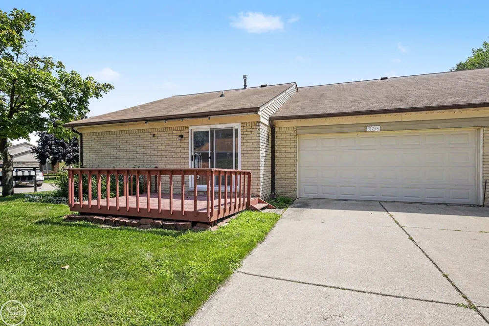 31796 Breezeway Drive Chesterfield Township, MI 48047