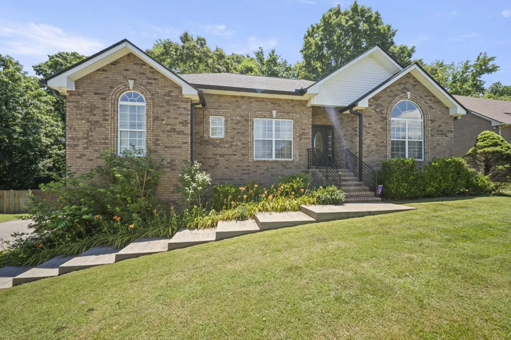 4092 Summit Dr Greenbrier, TN 37073