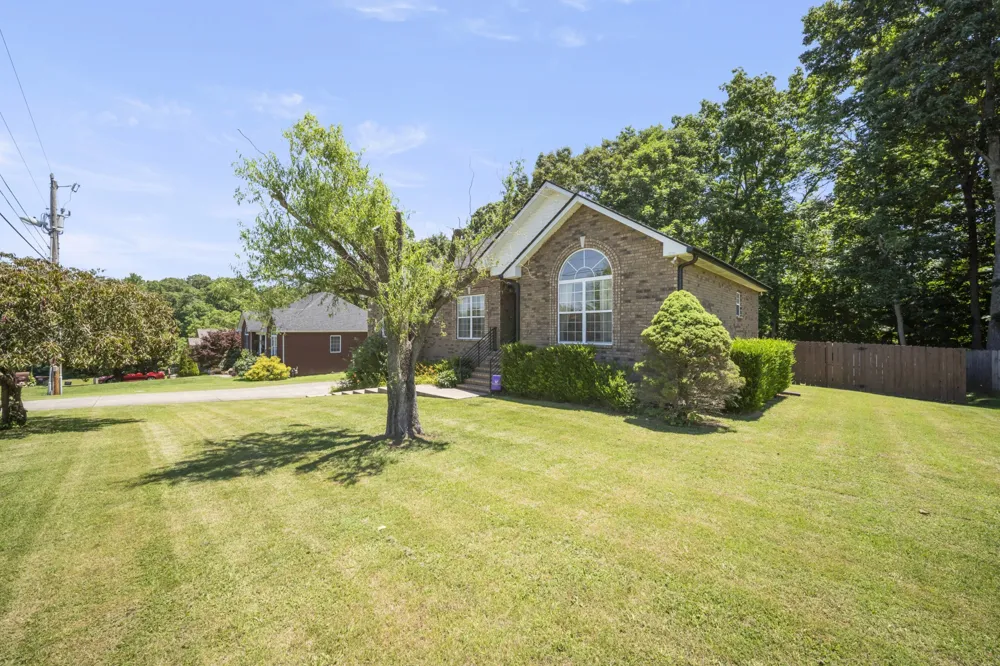 4092 Summit Dr Greenbrier, TN 37073