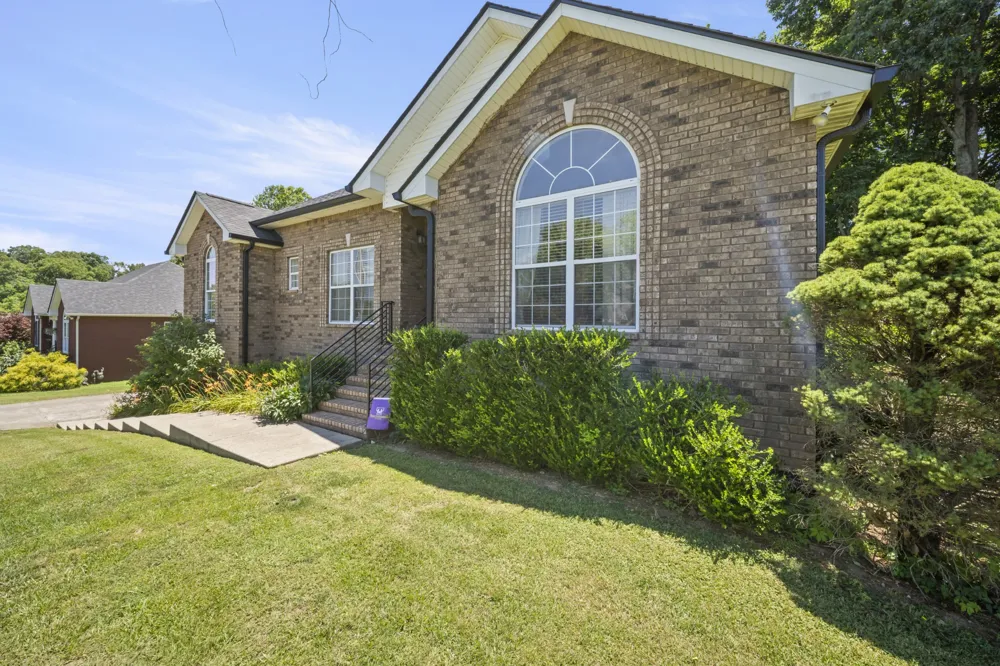 4092 Summit Dr Greenbrier, TN 37073