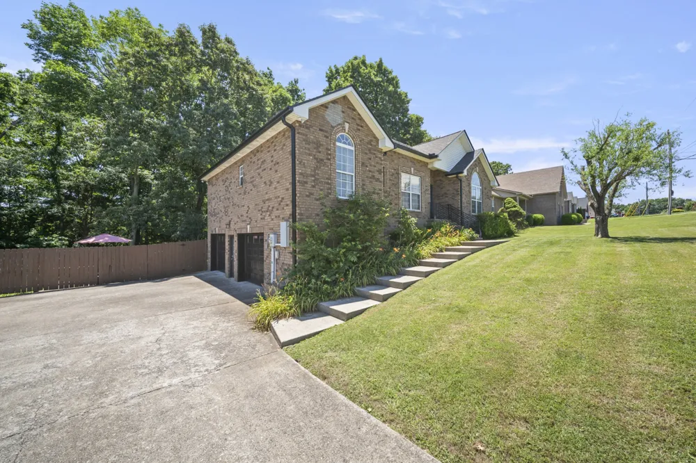 4092 Summit Dr Greenbrier, TN 37073