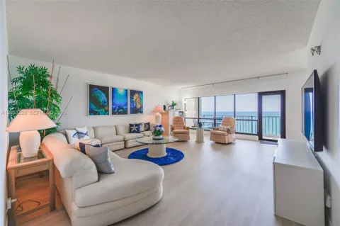 4900 Ocean Blvd #1619