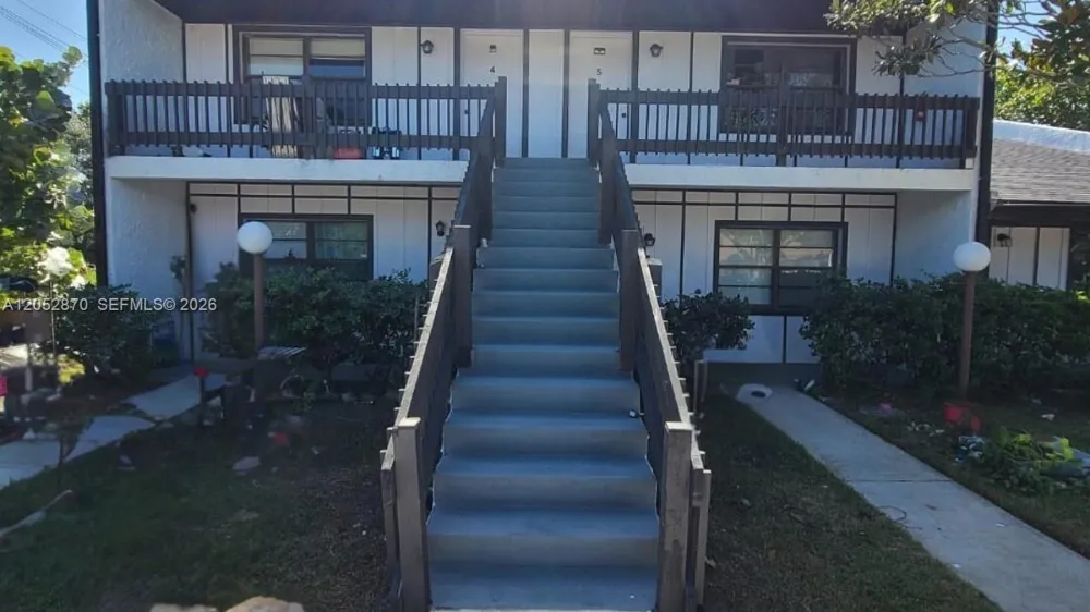 2005 Carlton drive #3 Melbourne, FL 32935