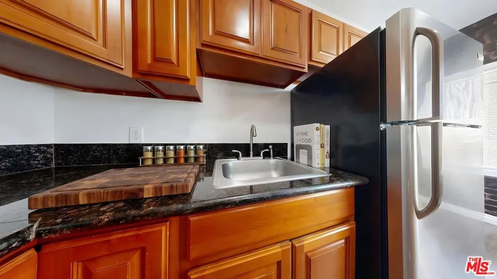 738 New Hampshire Avenue #209 Los Angeles, CA 90005