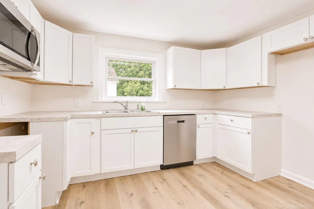 1821 11TH AVENUE Port Huron City, MI 48060