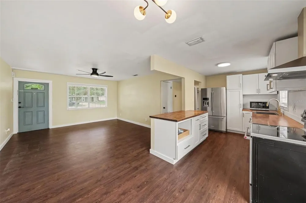 4733 W WISCONSIN AVENUE Tampa, FL 33616
