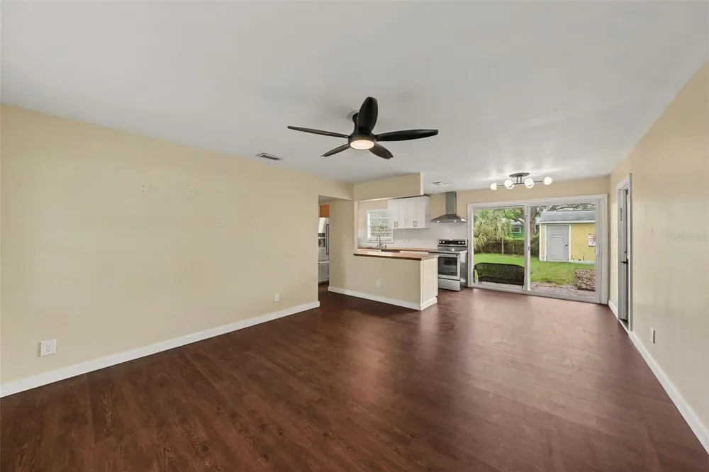 4733 W WISCONSIN AVENUE Tampa, FL 33616
