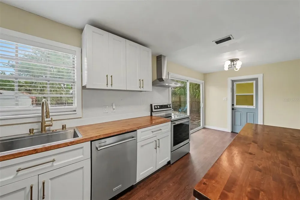 4733 W WISCONSIN AVENUE Tampa, FL 33616
