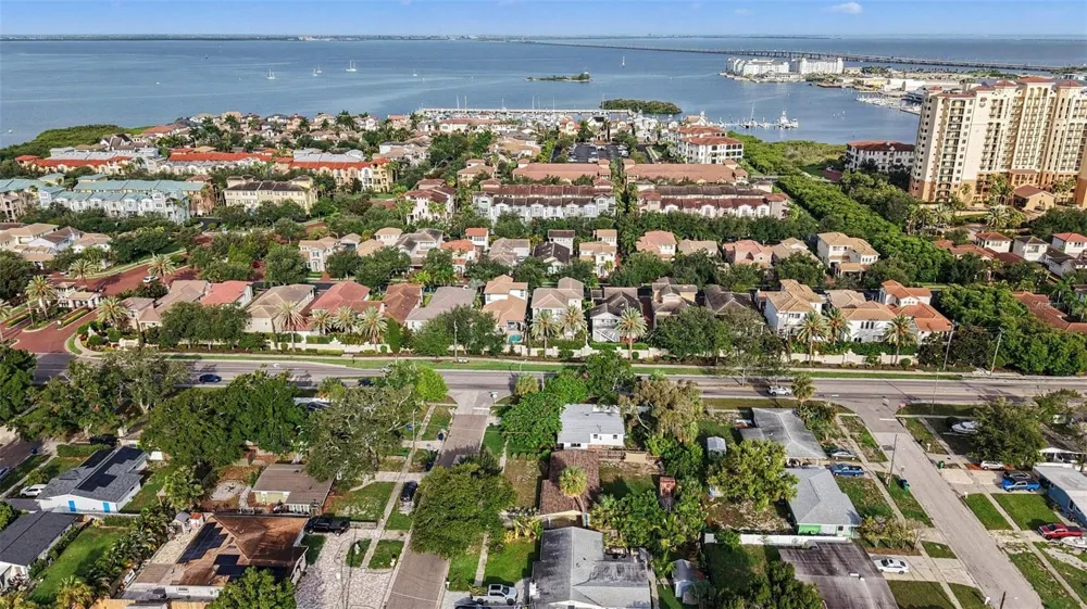 4733 W WISCONSIN AVENUE Tampa, FL 33616