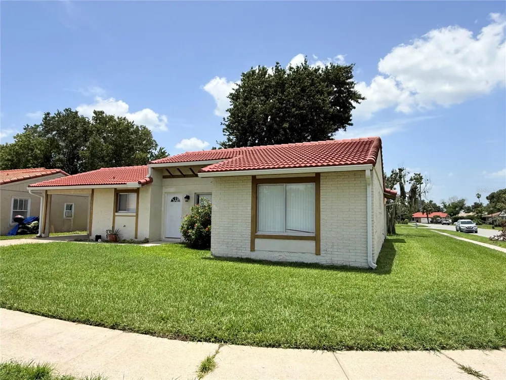 10122 MASON DIXON CIRCLE Orlando, FL 32821
