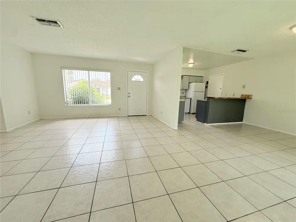 10122 MASON DIXON CIRCLE Orlando, FL 32821