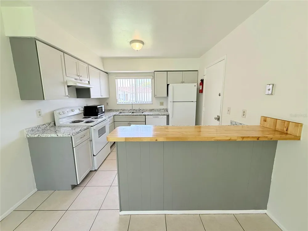 10122 MASON DIXON CIRCLE Orlando, FL 32821