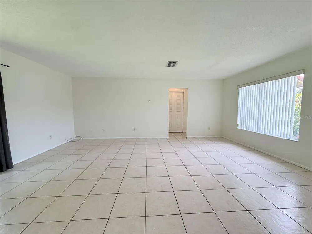 10122 MASON DIXON CIRCLE Orlando, FL 32821