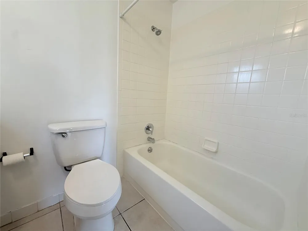10122 MASON DIXON CIRCLE Orlando, FL 32821