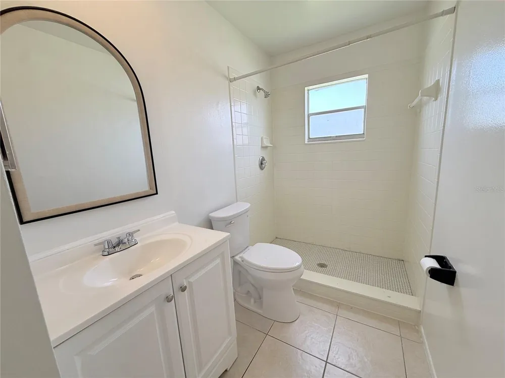 10122 MASON DIXON CIRCLE Orlando, FL 32821