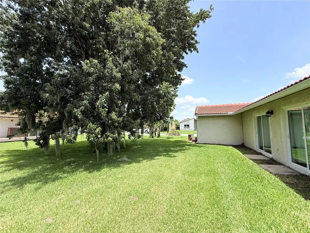 10122 MASON DIXON CIRCLE Orlando, FL 32821