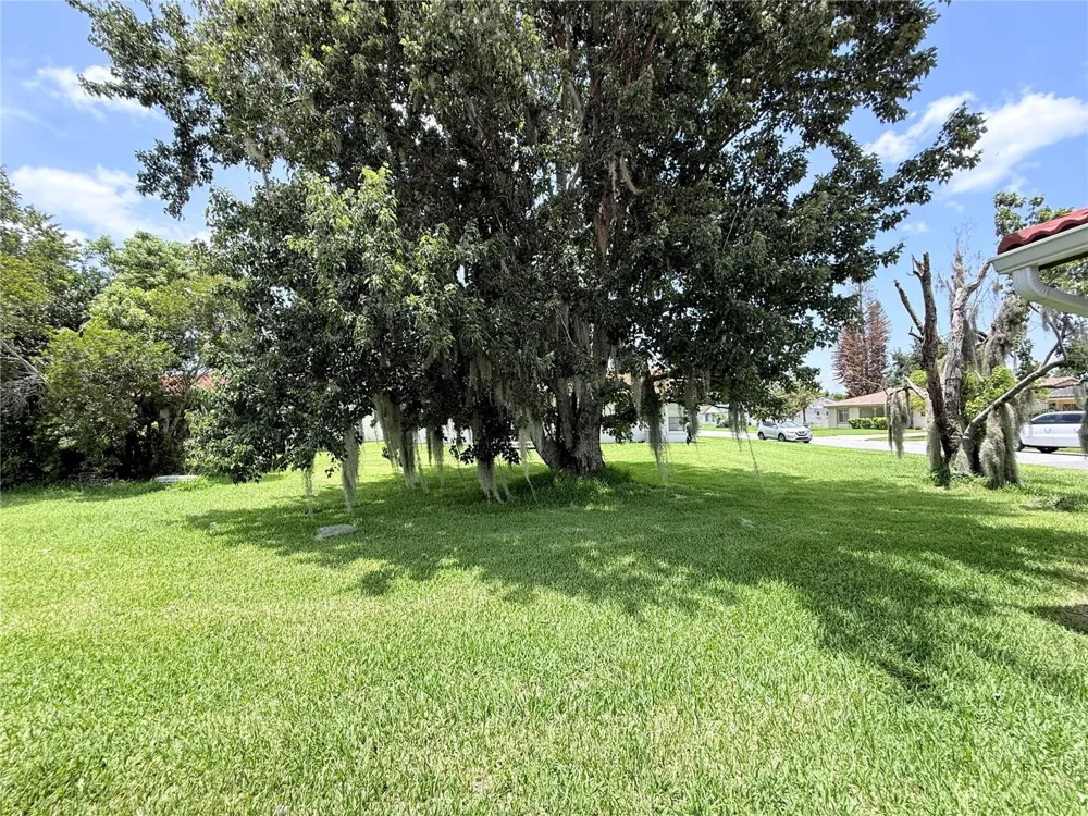 10122 MASON DIXON CIRCLE Orlando, FL 32821