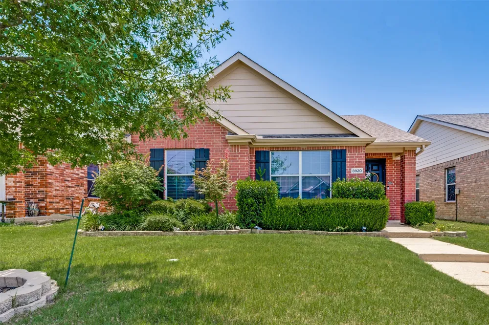 8920 Stewart Street Cross Roads, TX 76227