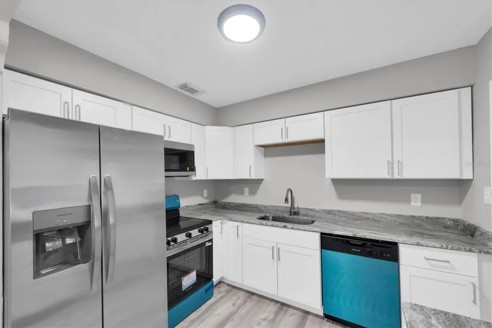1808 S CLUB COURT Tampa, FL 33612