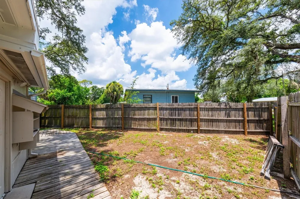 1808 S CLUB COURT Tampa, FL 33612