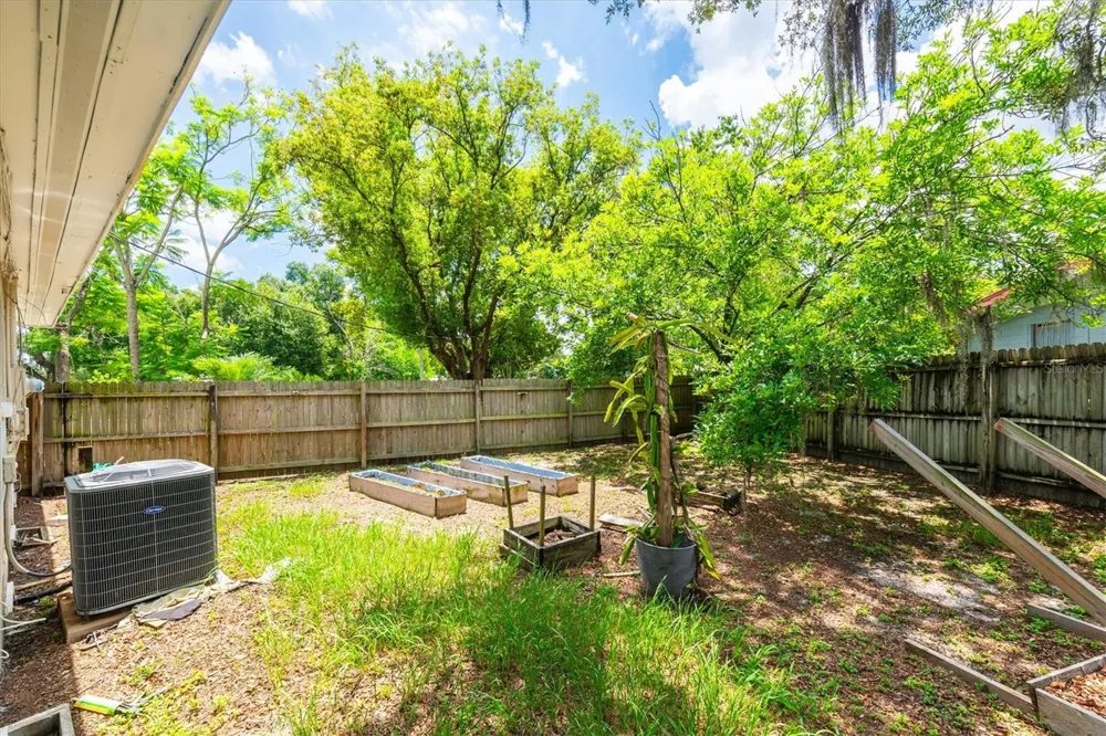 1808 S CLUB COURT Tampa, FL 33612
