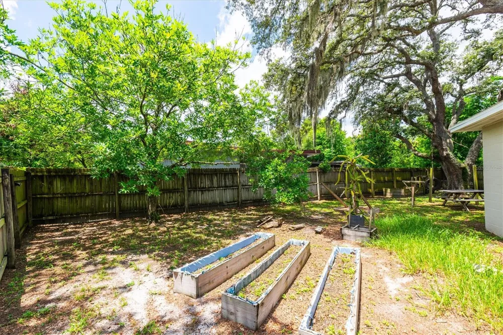 1808 S CLUB COURT Tampa, FL 33612