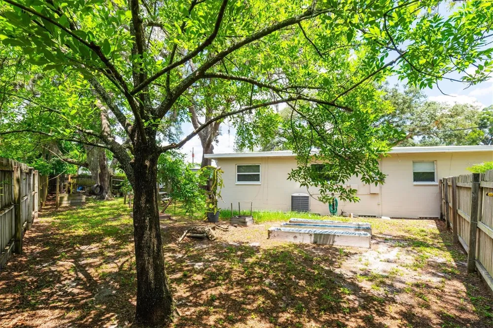 1808 S CLUB COURT Tampa, FL 33612
