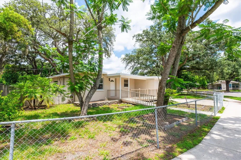 1808 S CLUB COURT Tampa, FL 33612