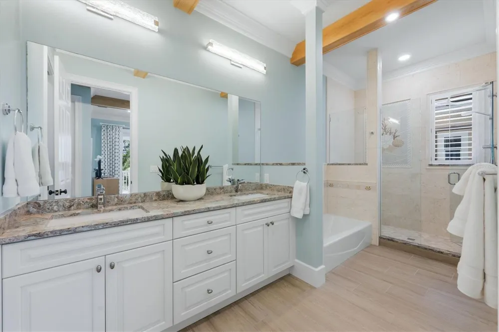 115 AQUA LANE Holmes Beach, FL 34217