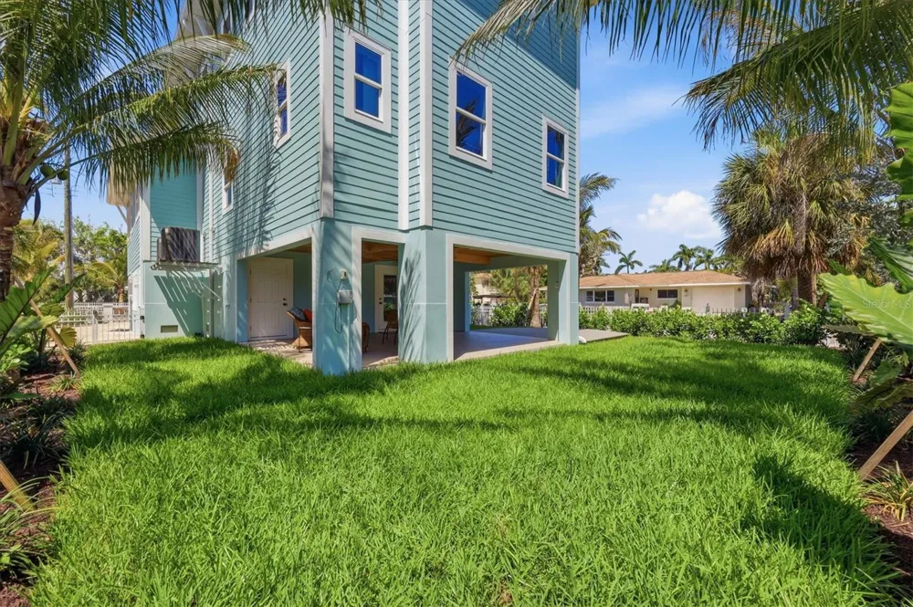 115 AQUA LANE Holmes Beach, FL 34217
