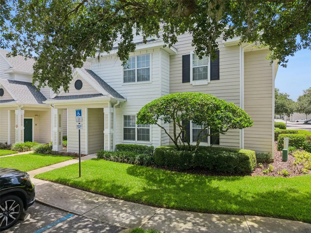 200 SOUTHERN PECAN CIRCLE #104 Winter Garden, FL 34787