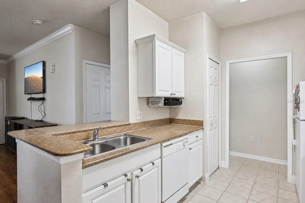 200 SOUTHERN PECAN CIRCLE #104 Winter Garden, FL 34787