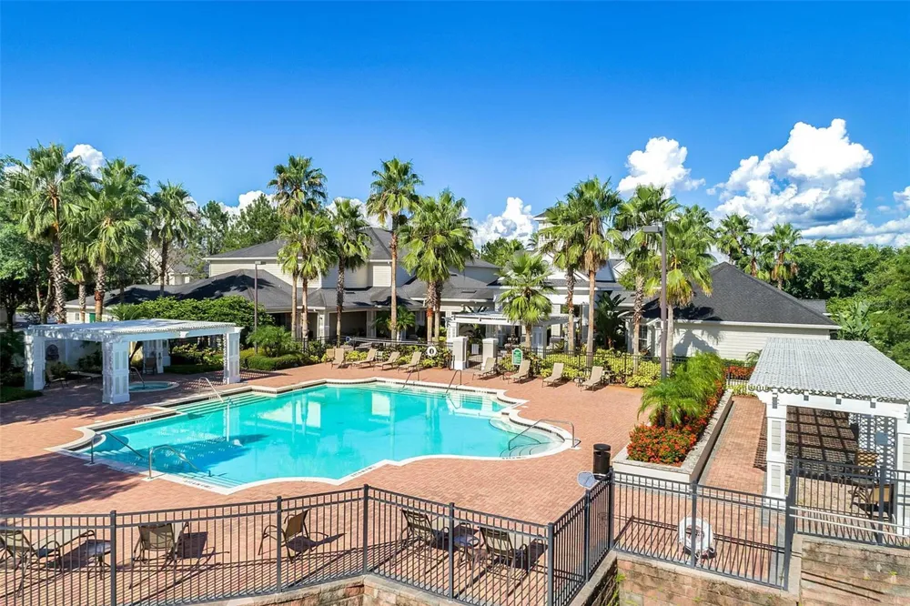 200 SOUTHERN PECAN CIRCLE #104 Winter Garden, FL 34787