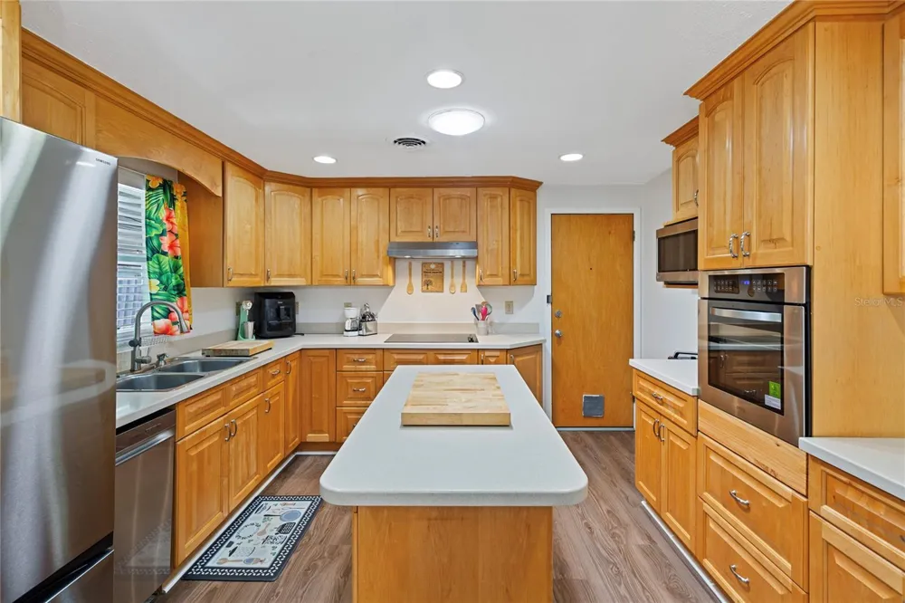 5906 CYPRESS STREET Zephyrhills, FL 33542