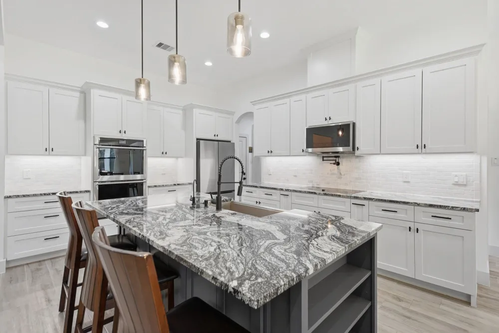 308 Pinehurst Drive New Ulm, TX 78950