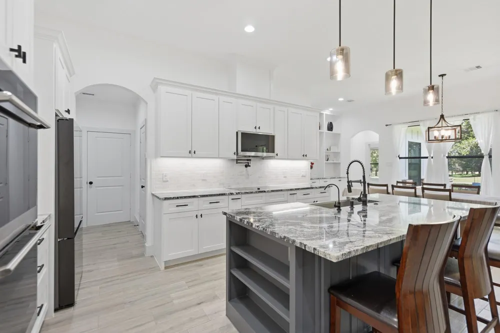 308 Pinehurst Drive New Ulm, TX 78950