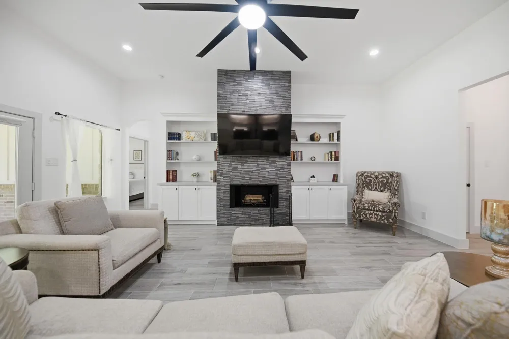 308 Pinehurst Drive New Ulm, TX 78950