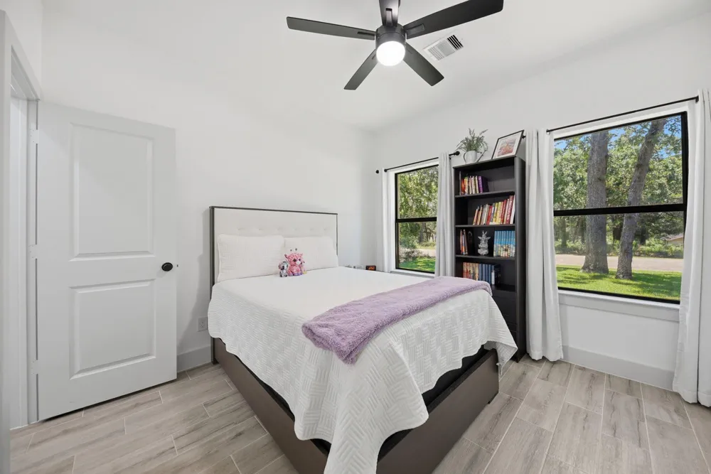 308 Pinehurst Drive New Ulm, TX 78950