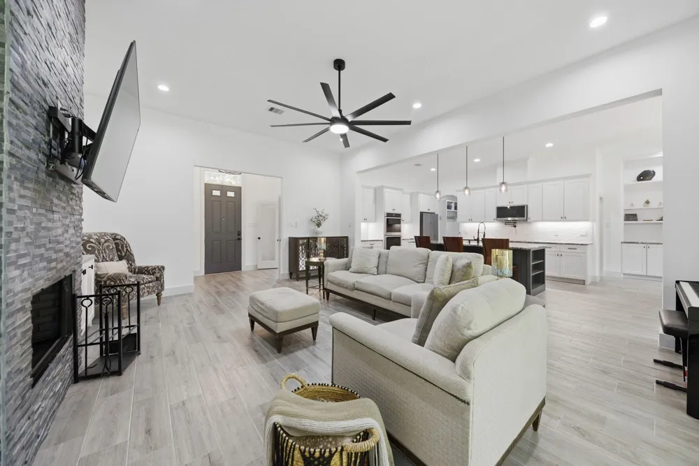 308 Pinehurst Drive New Ulm, TX 78950